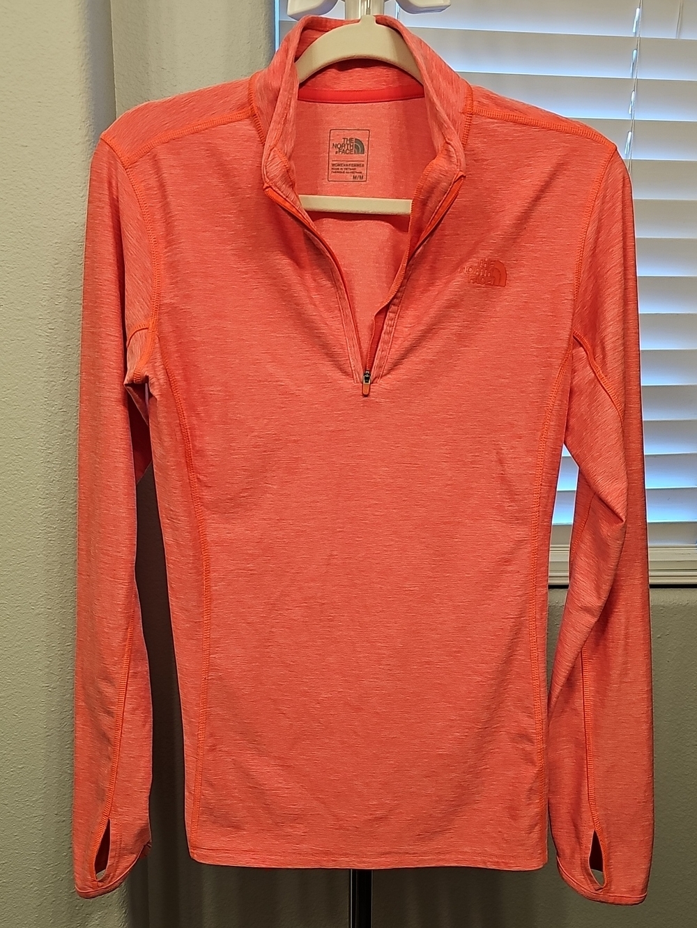 The North Face Womens Medium 1/4 Zip Running Pullover Long Sleeve Thumbnails